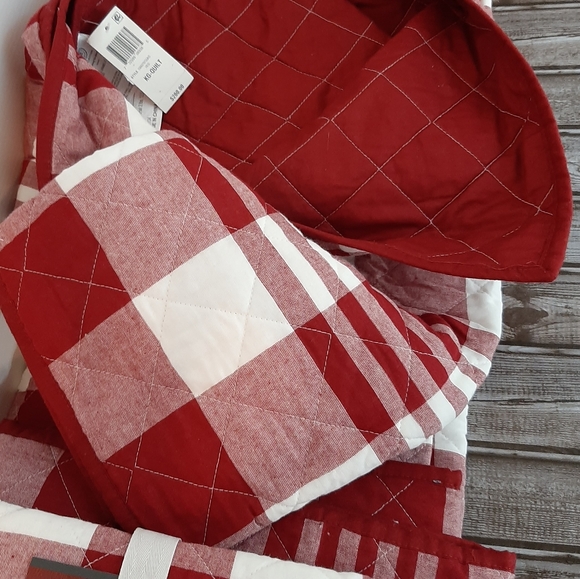 Martha Stewart Red Buffalo Check Plaid King Quilt & One Standard Sham - Picture 9 of 16